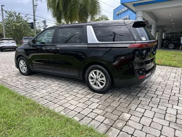2024 Kia Carnival LX photo 33