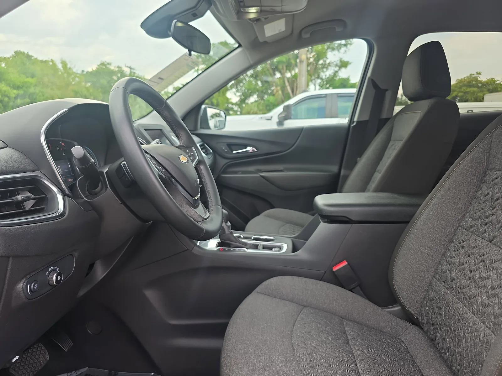 2024 Chevrolet Equinox LT photo 24