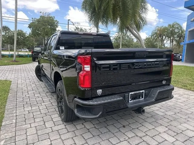 2024 Chevrolet Silverado 1500 RST photo 12
