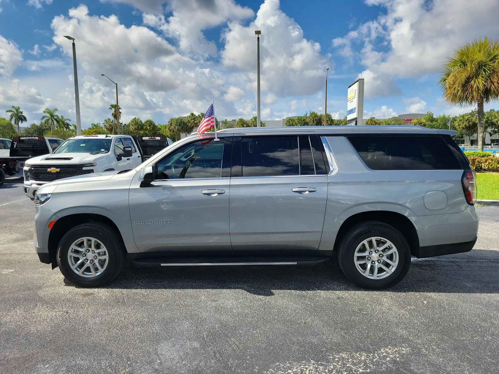 2024 Chevrolet Suburban LT photo 6