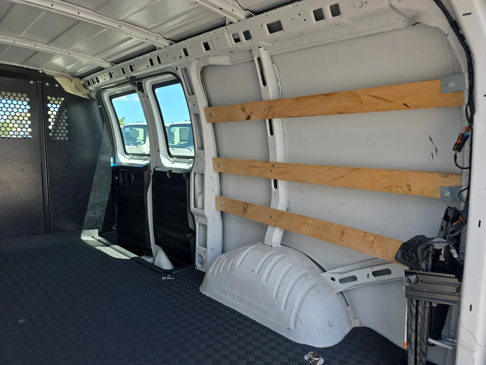 2024 GMC Savana Cargo 2500 Work Van photo 11