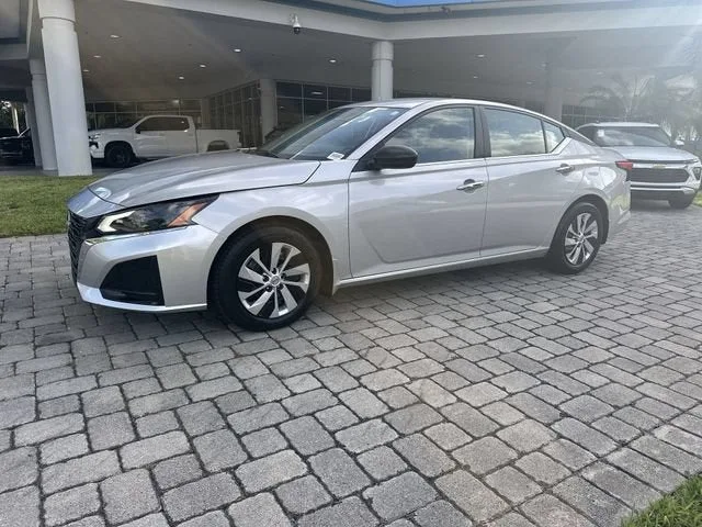 2025 Nissan Altima S photo 21