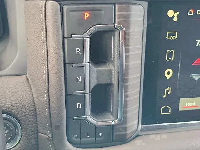 2024 GMC Yukon Denali photo 33
