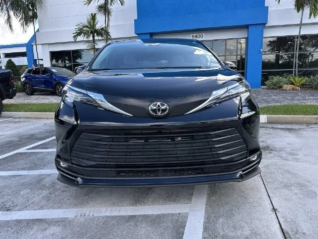 2026 Toyota Sienna XLE photo 19