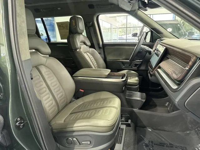2023 RIVIAN R1S Adventure photo 28