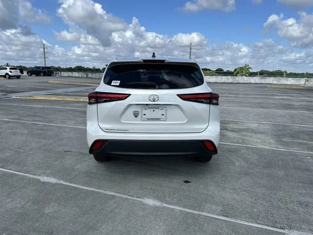 2023 Toyota Highlander L photo 38