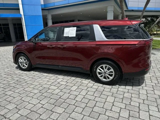 2024 Kia Carnival LX photo 37