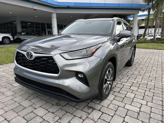 2025 Toyota Highlander LE photo 20