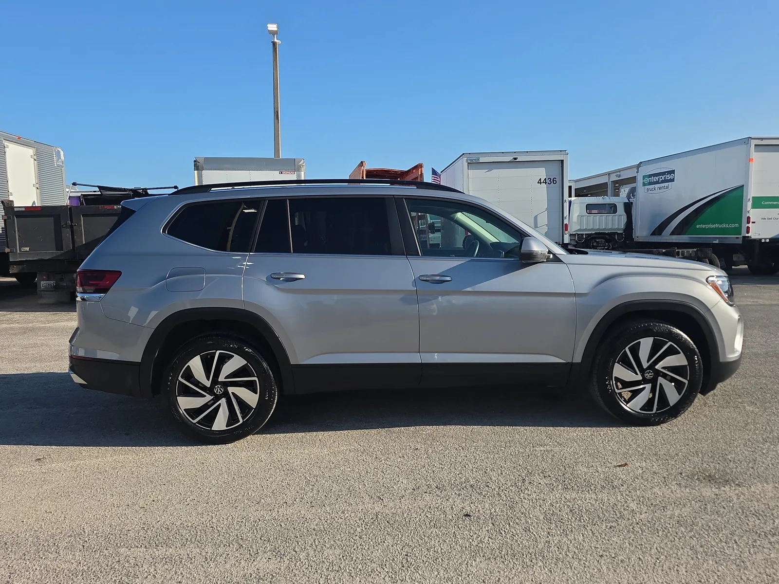 2026 Volkswagen Atlas 2.0T SE w/Technology photo 8
