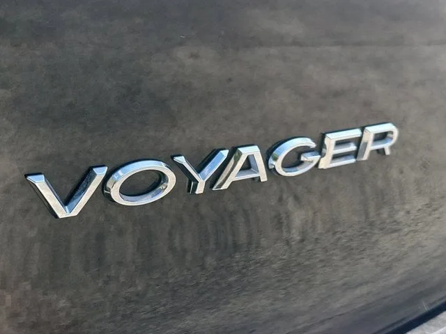 2023 Chrysler Voyager LX photo 11