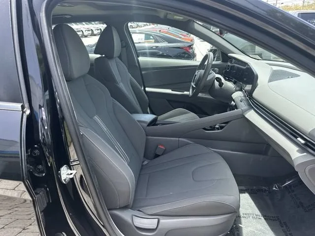 2025 Hyundai Elantra SEL Convenience photo 29