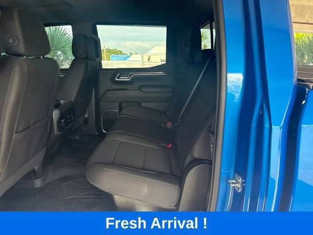 2025 Chevrolet Silverado 1500 RST photo 3