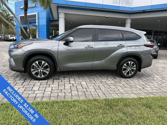 2025 Toyota Highlander LE photo 31