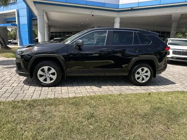 2024 Toyota RAV4 LE photo 31