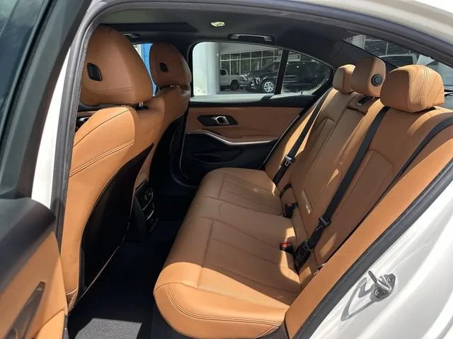 2025 BMW 3 Series 330i photo 27