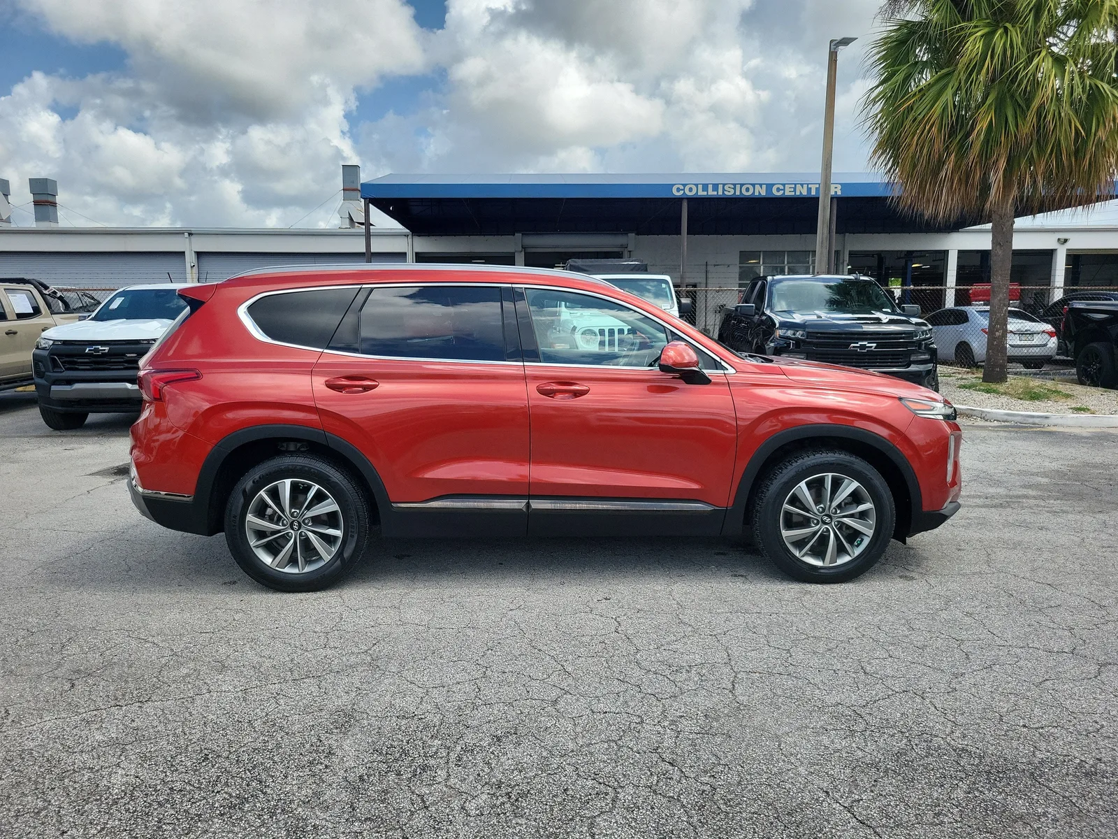 2019 Hyundai Santa Fe SEL Plus photo 2