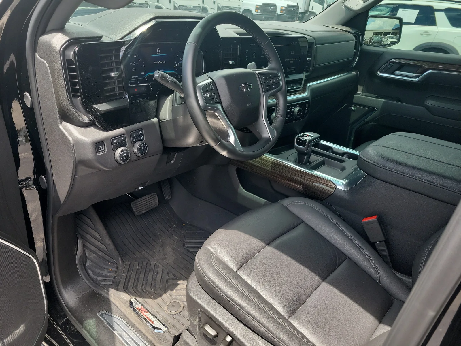 2025 Chevrolet Silverado 1500 LT Trail Boss photo 14