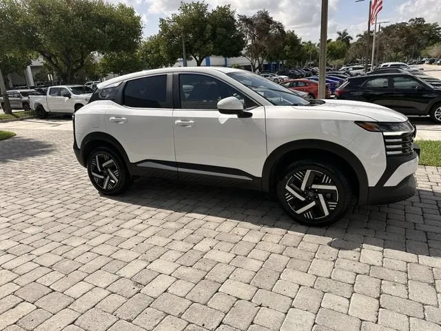 2025 Nissan Kicks SV photo 15