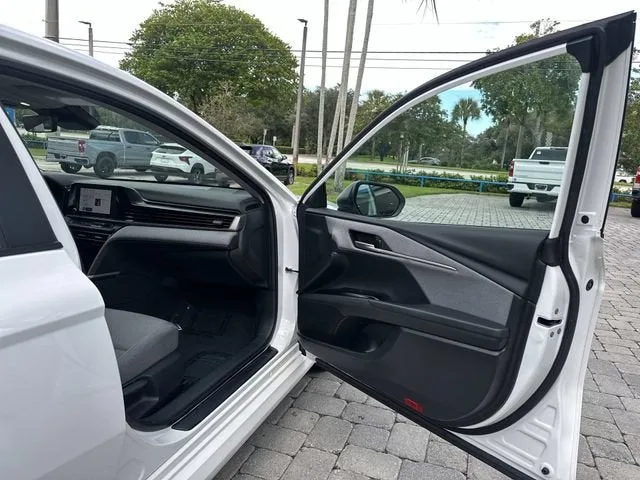 2025 Toyota Camry LE photo 23