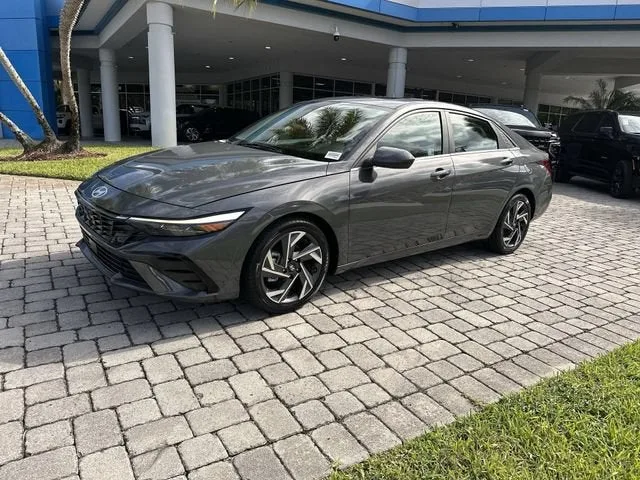 2025 Hyundai Elantra SEL Convenience photo 21
