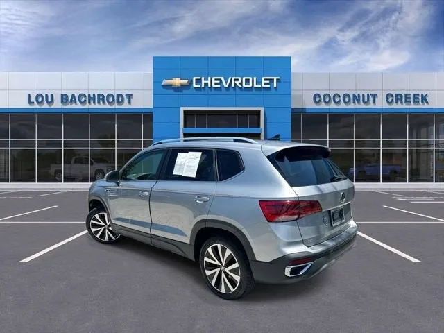 2024 Volkswagen Taos SE photo 6