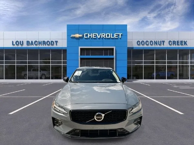 2024 Volvo S60 Plus Dark Theme photo 3