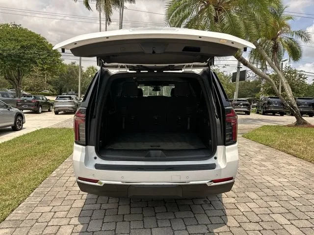 2026 Chevrolet Suburban LS photo 28