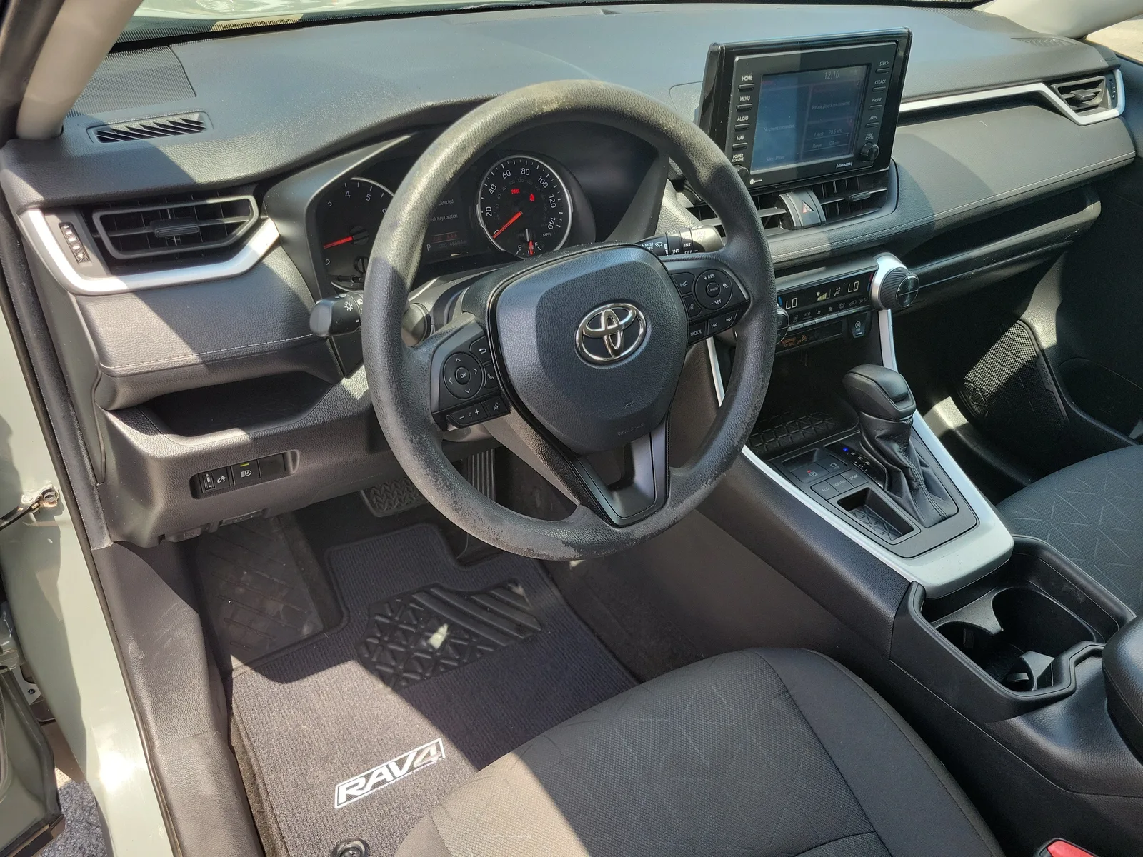 2021 Toyota RAV4 XLE photo 20