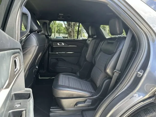 2025 Ford Explorer ST-Line photo 23