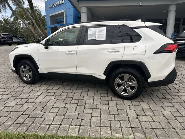 2023 Toyota RAV4 Hybrid XLE photo 36