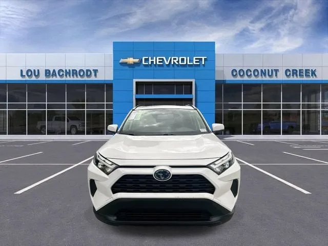 2023 Toyota RAV4 Hybrid XLE photo 3