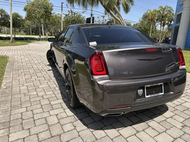 2023 Chrysler 300 300S photo 12
