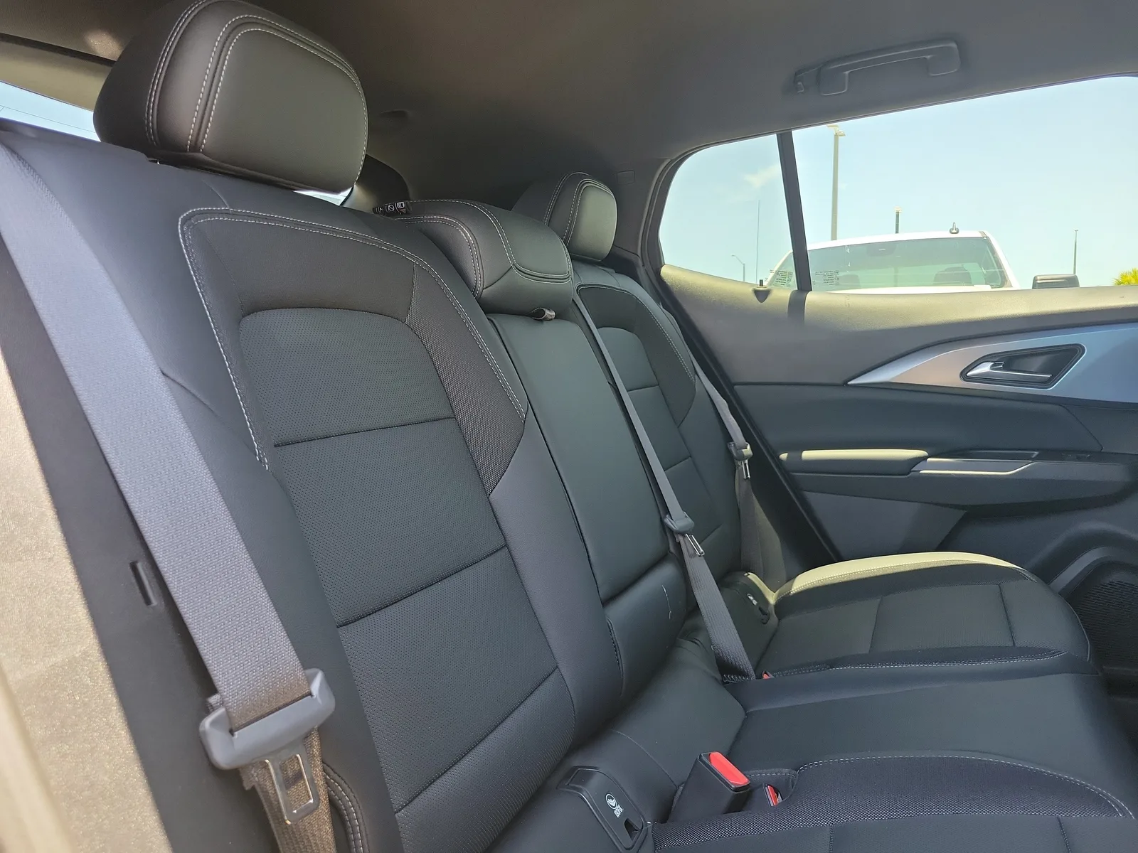 2024 Chevrolet Equinox EV 2LT photo 8