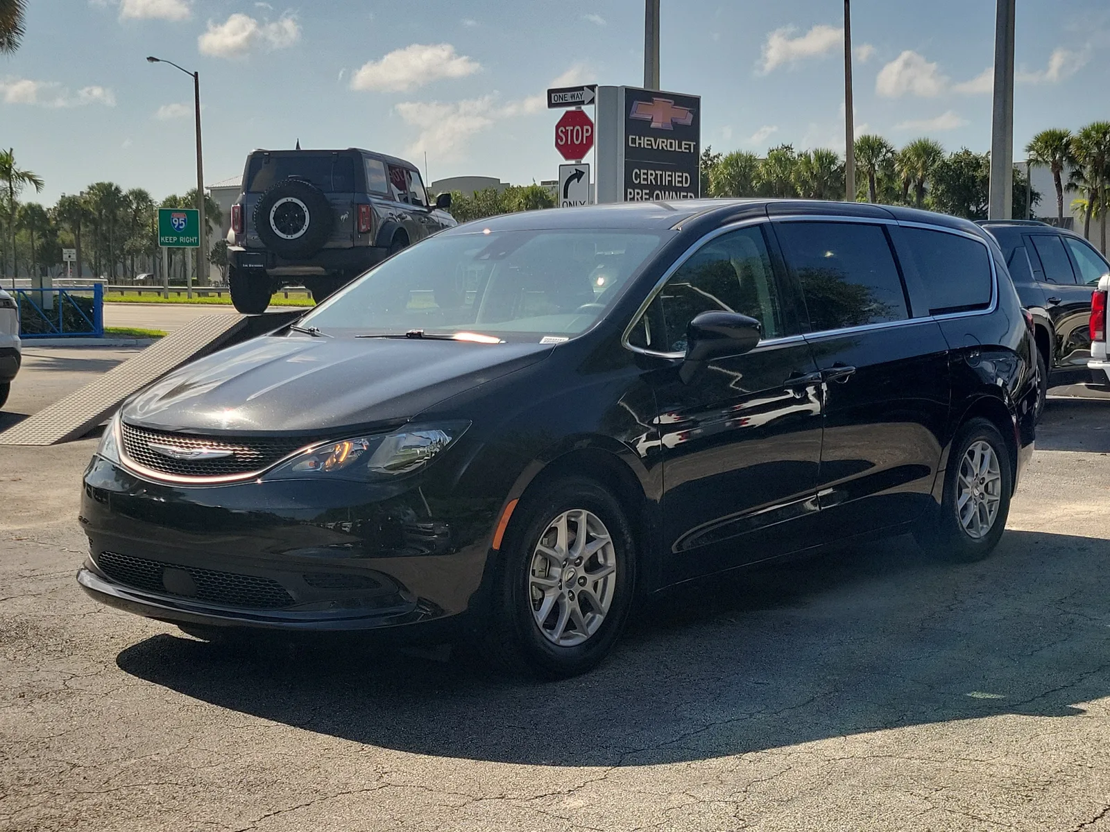 2023 Chrysler Voyager LX photo 7
