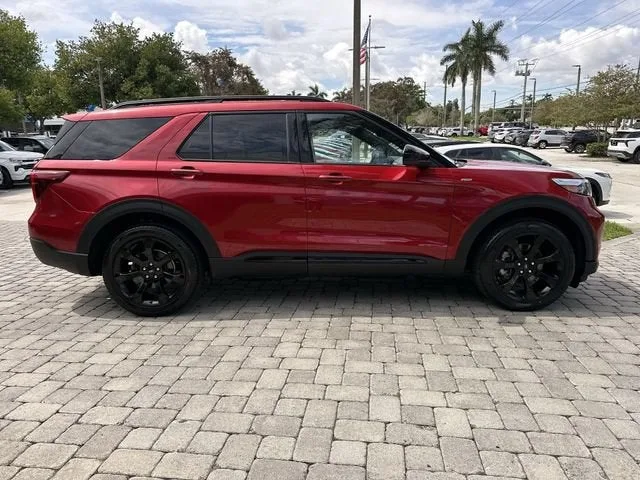 2023 Ford Explorer ST-Line photo 14