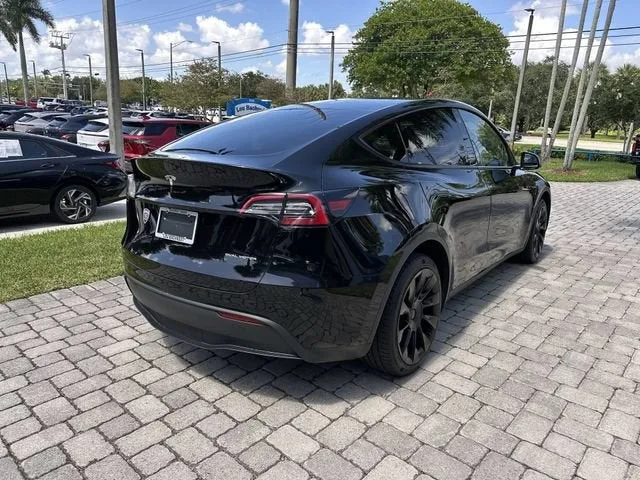2023 Tesla Model Y Long Range photo 37