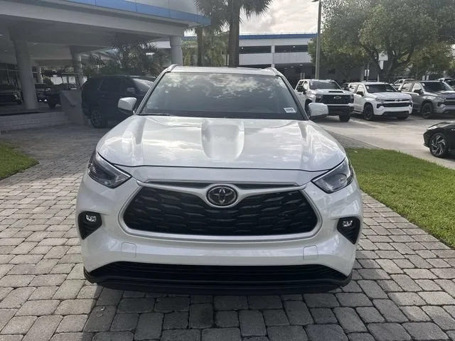 2024 Toyota Highlander LE photo 18