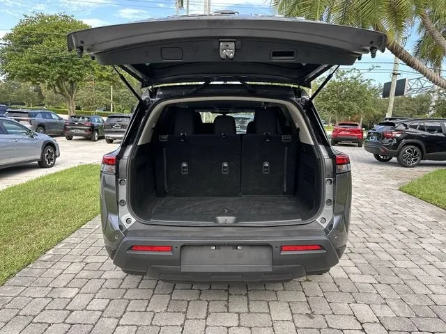2024 Nissan Pathfinder S photo 27