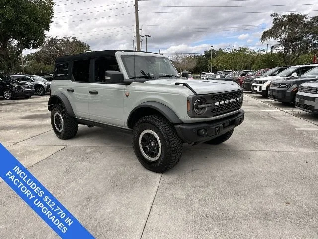 2023 Ford Bronco Base photo 16