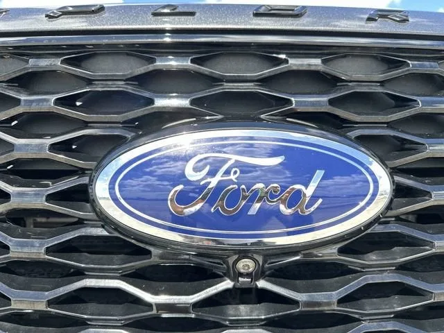 2020 Ford Explorer ST photo 10