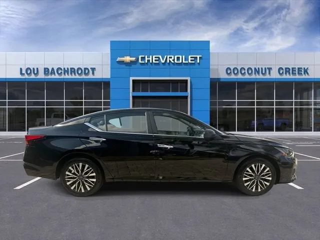 2025 Nissan Altima SV photo 9