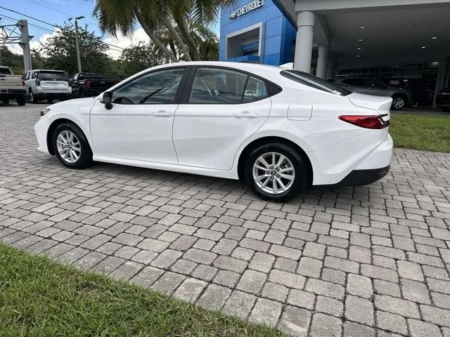 2025 Toyota Camry LE photo 33