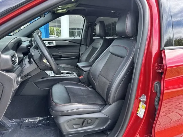 2023 Ford Explorer ST-Line photo 30