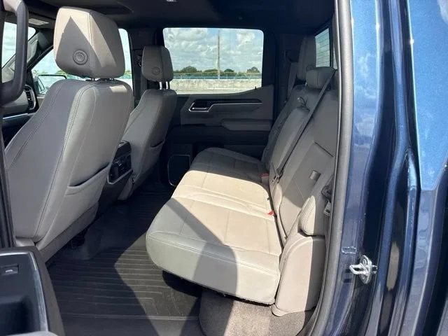 2022 GMC Sierra 1500 SLT photo 3