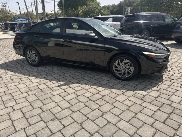 2024 Hyundai Elantra SEL photo 15