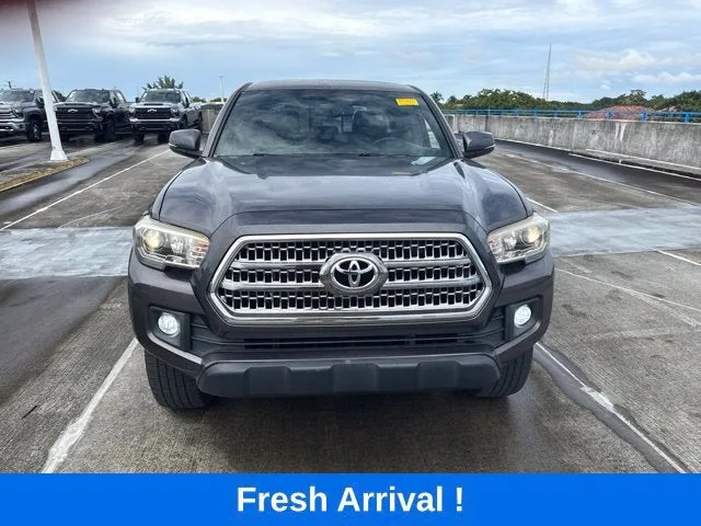 2017 Toyota Tacoma SR5 photo 16