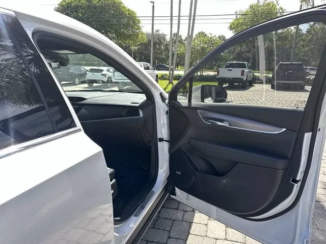 2024 Cadillac XT6 Luxury photo 23