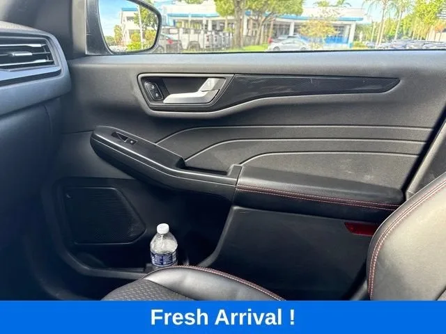 2025 Ford Escape ST-Line photo 11