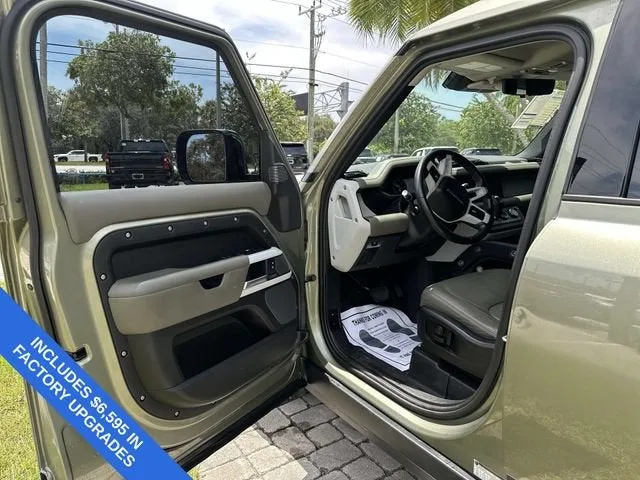 2020 Land Rover Defender HSE photo 22