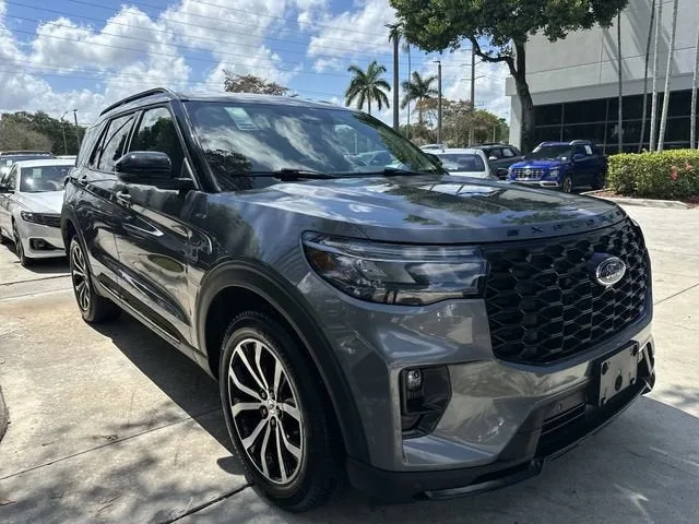 2025 Ford Explorer ST-Line photo 31